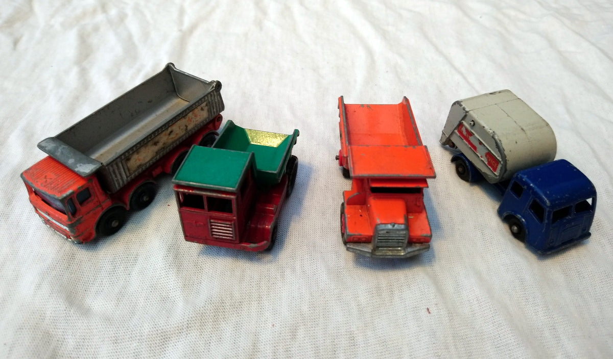 Lot of 4 Truck Models Matchbox size. (ref Nos140)