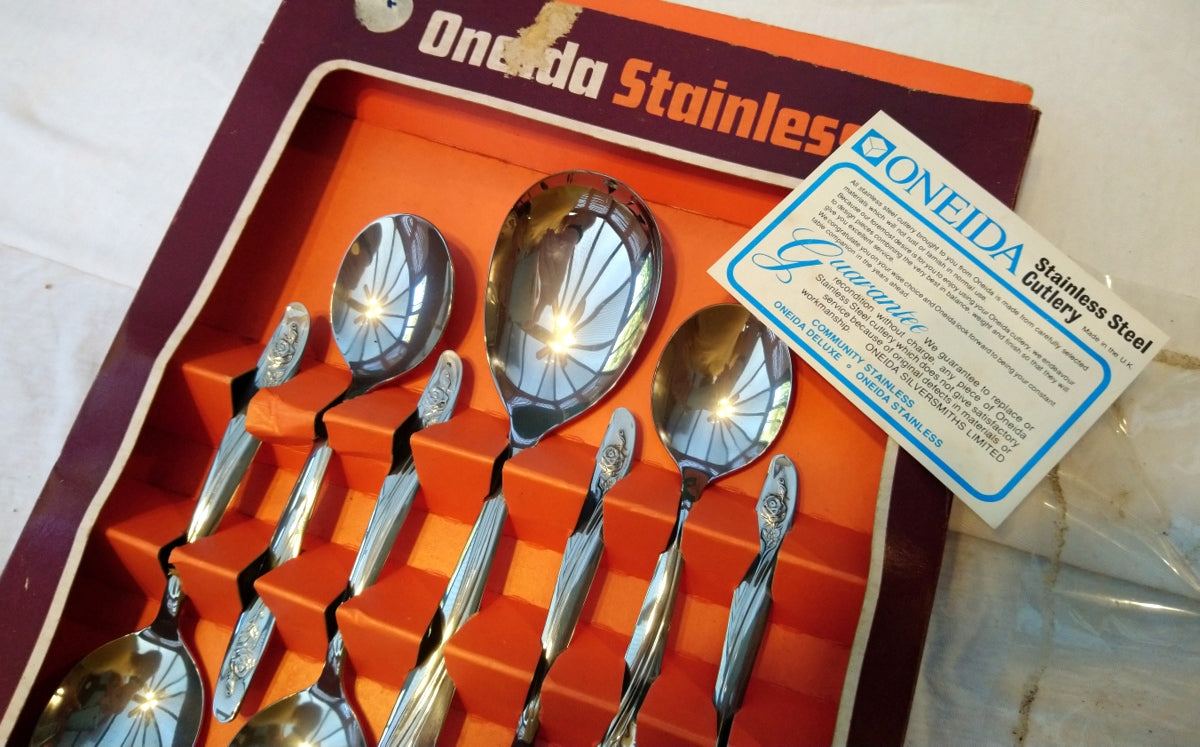 Oneida Stainless Steel Spoon set of 7 from 1974. Never used. (ref Nos151)