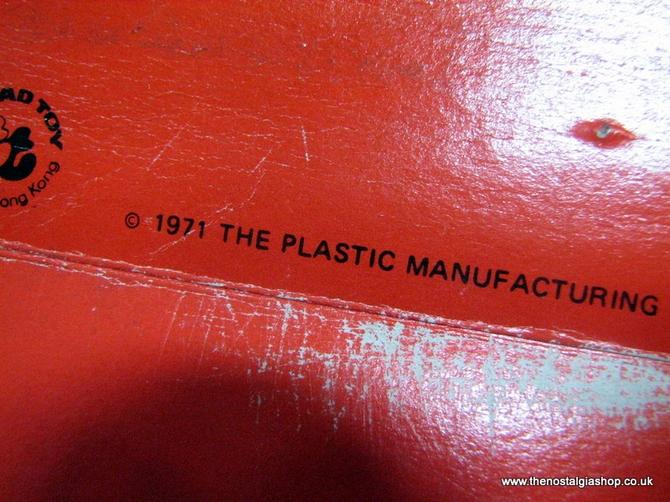 Kitchen Queen, 1971 Toy Cabinet & Tea Set, Unused. (ref Nos109)