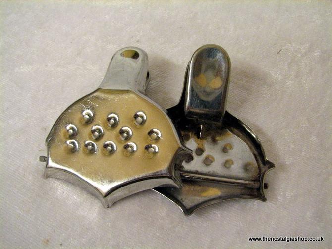 Lemon Squeezers, Vintage Pair. (ref nos060b)