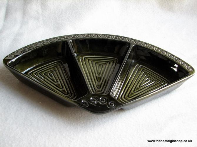 Retro Olive Green Serving Dish 1970's. (ref Nos030)