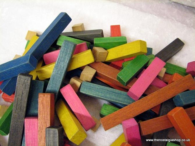 Wood building bricks, large pile. (ref nos029a)