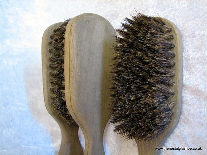 Vintage Brushes x 3 (ref nos069)