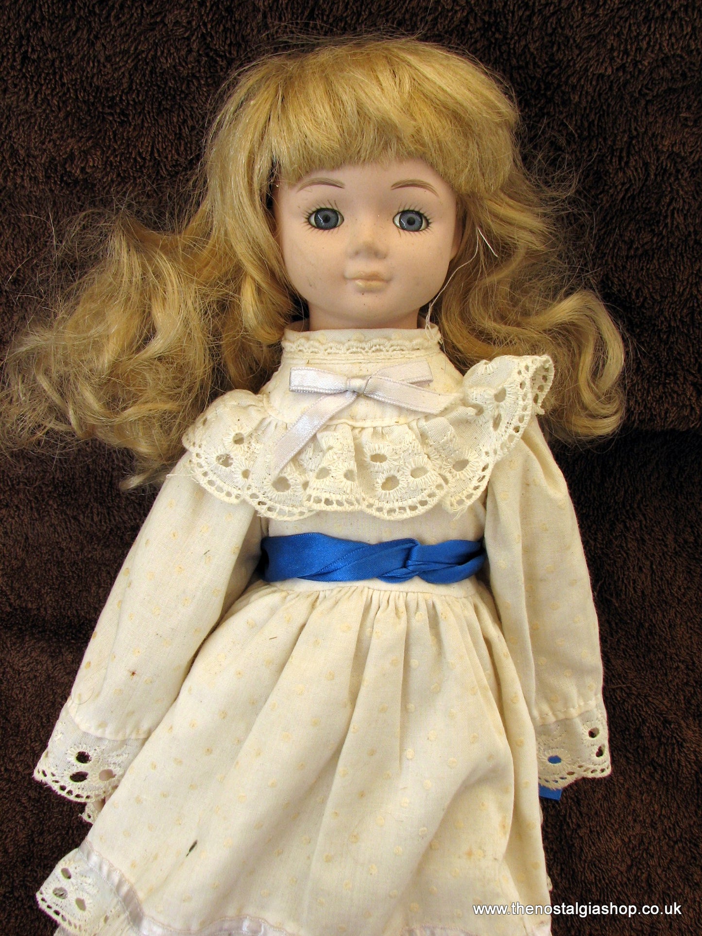 Doll on Stand (ref nos070)