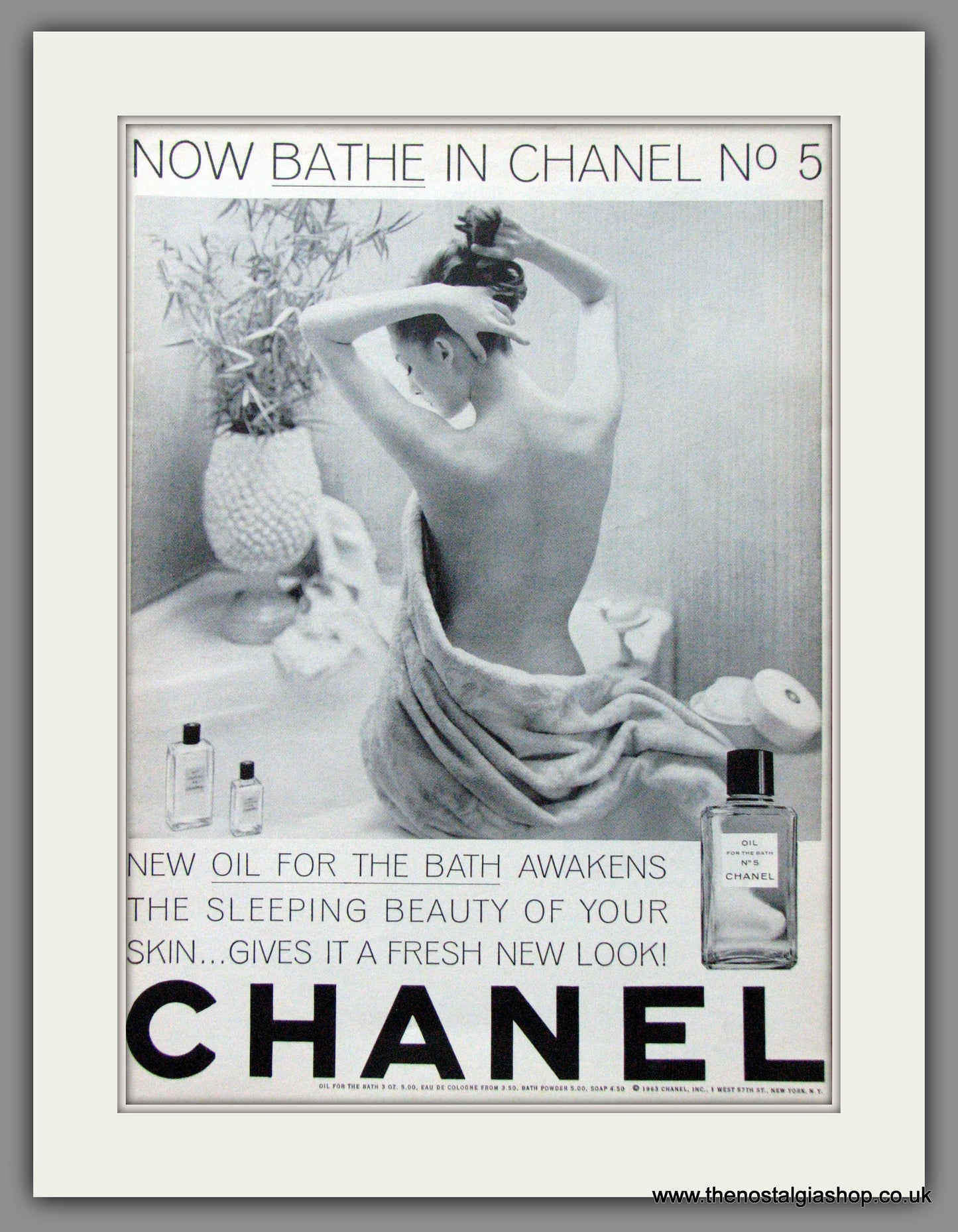Chanel Bath Oil. Now Bathe In Chanel No.5. Original Advert 1963 (ref AD51602)