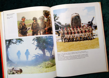 The Paras by Frank Hilton. (ref b262)