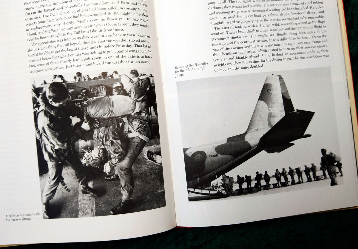 The Paras by Frank Hilton. (ref b262)