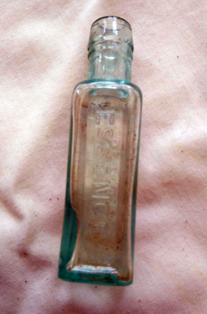 Vintage Collectable Bottles, Essence, Products. Lot of 4.  (ref Nos170)
