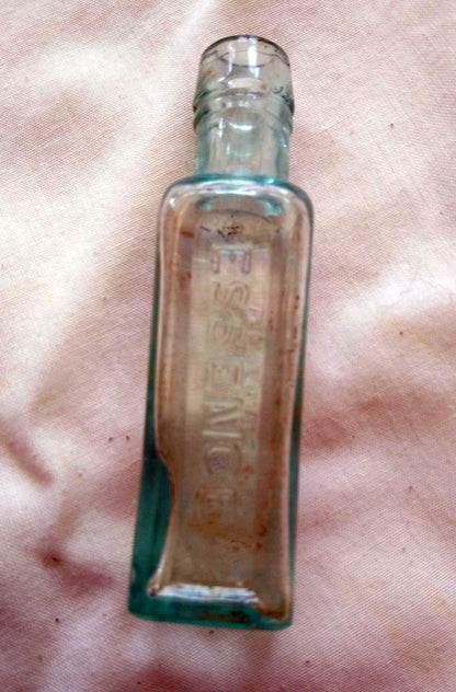 Vintage Collectable Bottles, Essence, Products. Lot of 4.  (ref Nos170)