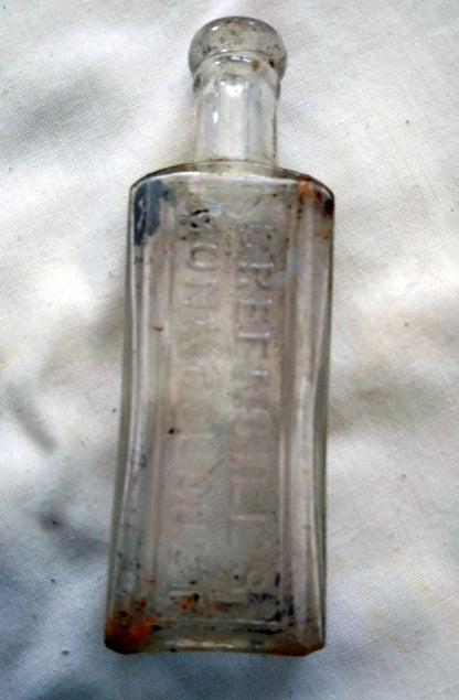 Vintage Collectable Bottles, Essence, Products. Lot of 4.  (ref Nos170)