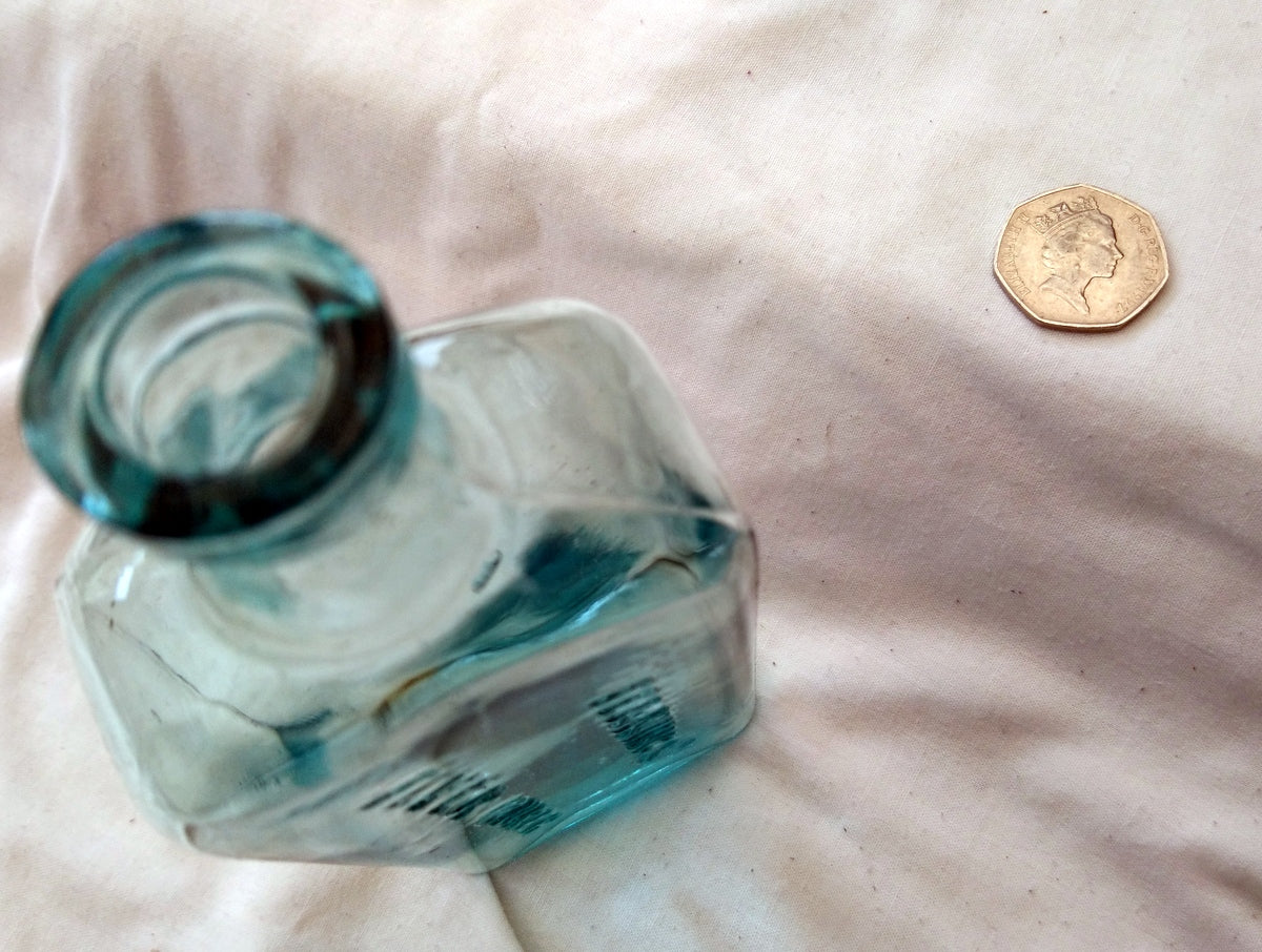 Vintage Collectable Bottle, Fennings' Fever Curer. (ref Nos181)