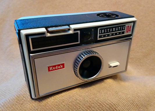 Kodak Instamatic 104 Camera. 1960's (ref Nos089L)