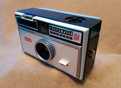 Kodak Instamatic 104 Camera. 1960's (ref Nos089L)