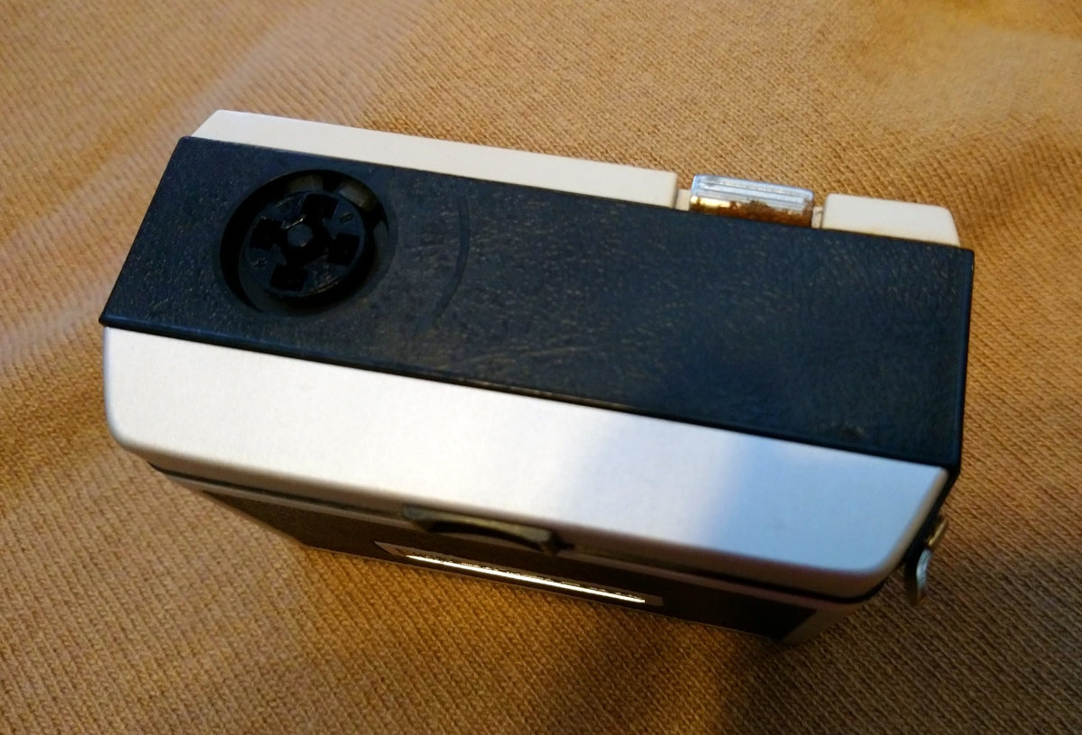 Kodak Instamatic 104 Camera. 1960's (ref Nos089L)
