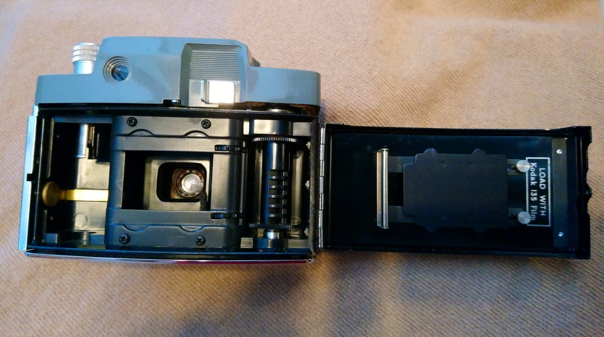 Kodak Auto Colorsnap 35 Camera. 1960's (ref Nos089N)