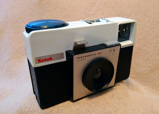 Kodak Instamatic 25 Camera. 1970's (ref Nos089R)