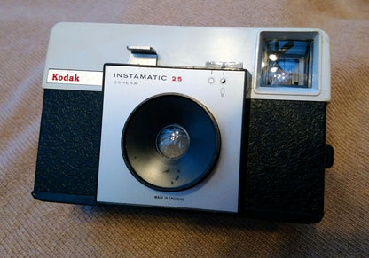 Kodak Instamatic 25 Camera. 1970's (ref Nos089R)