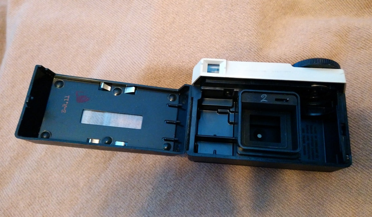 Kodak Instamatic 25 Camera. 1970's (ref Nos089R)