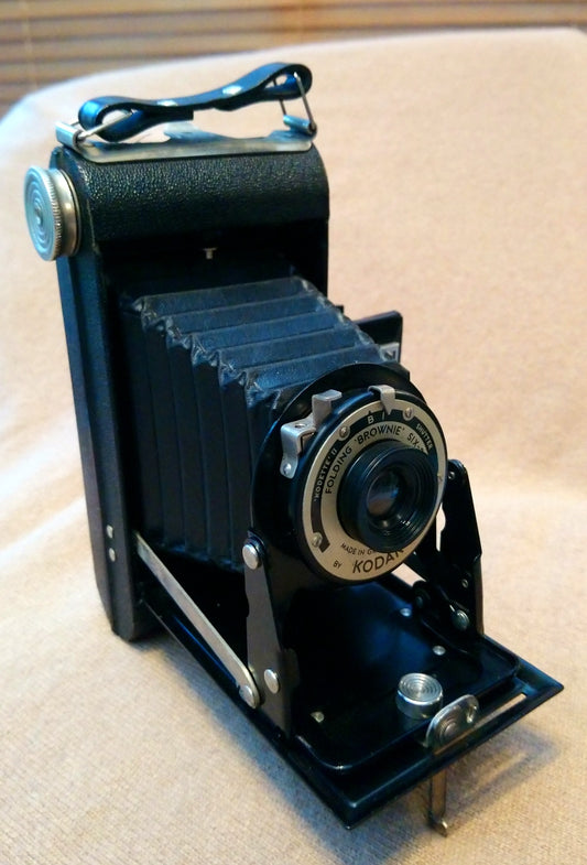 Kodak Folding Brownie Six-20 Camera. 1930's (ref Nos089T)