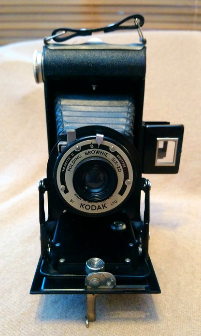 Kodak Folding Brownie Six-20 Camera. 1930's (ref Nos089T)