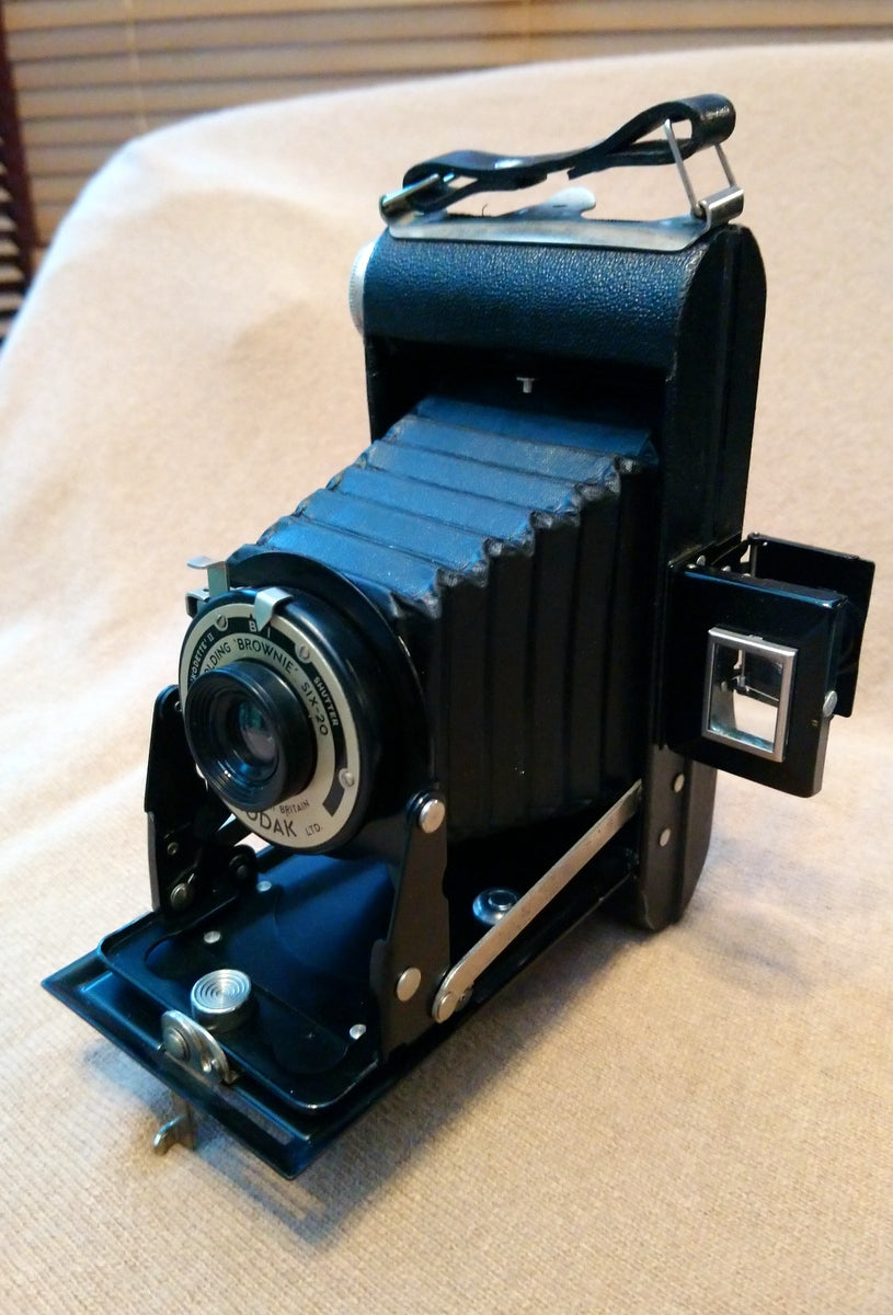 Kodak Folding Brownie Six-20 Camera. 1930's (ref Nos089T)