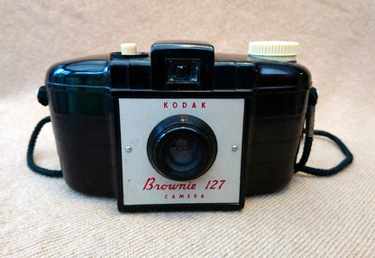 Kodak Brownie 127 Camera 1950's. (ref nos088A)