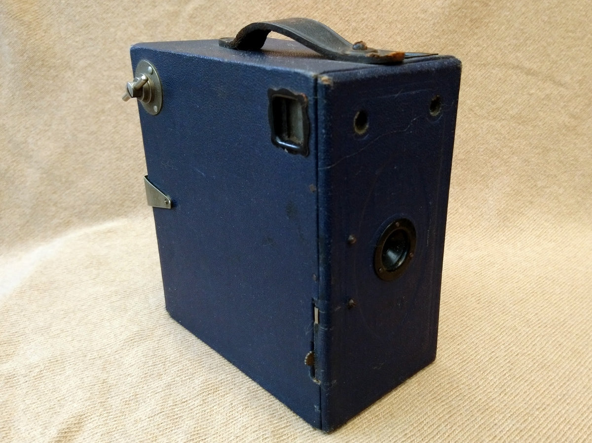 Ensign E29 Box Camera in Blue. 1930's. (ref Nos089Z)