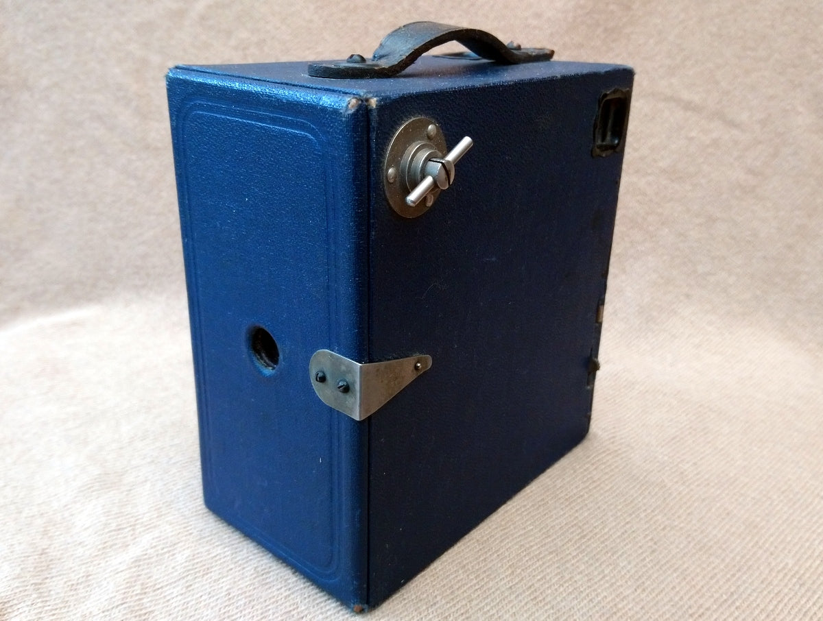 Ensign E29 Box Camera in Blue. 1930's. (ref Nos089Z)