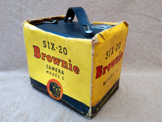 Kodak Brownie Six-20 Model C Box Camera 1950's. (ref nos088D)