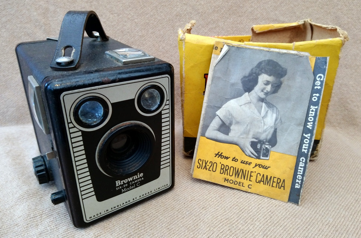 Kodak Brownie Six-20 Model C Box Camera 1950's. (ref nos088D)