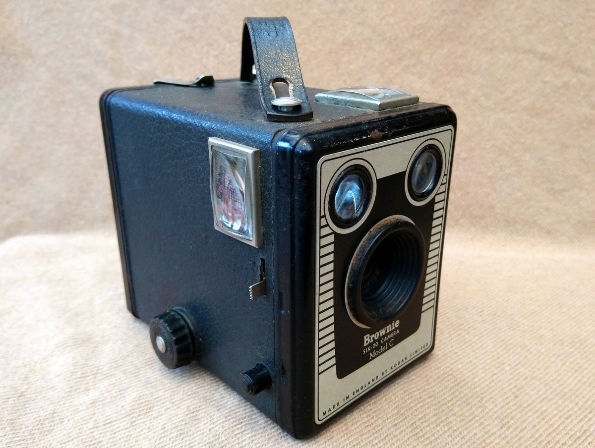 Kodak Brownie Six-20 Model C Box Camera 1950's. (ref nos088D)