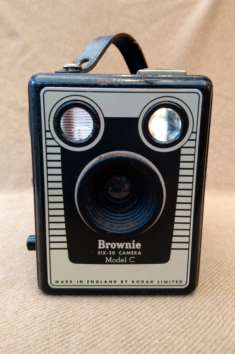 Kodak Brownie Six-20 Model C Box Camera 1950's. (ref nos088D)
