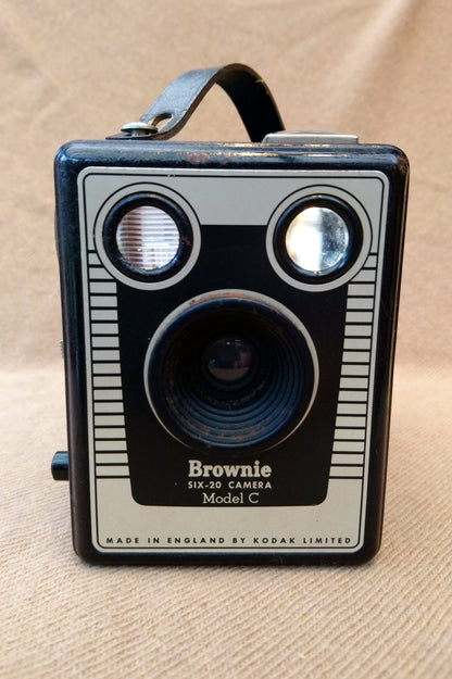 Kodak Brownie Six-20 Model C Box Camera 1950's. (ref nos088D)