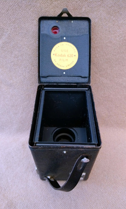 Kodak Brownie Six-20 Model C Box Camera 1950's. (ref nos088D)