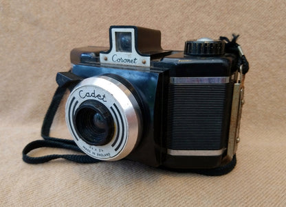 Coronet Cadet Camera 1950's. (ref nos088E)