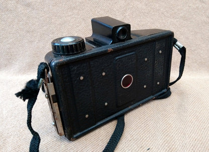 Coronet Cadet Camera 1950's. (ref nos088E)