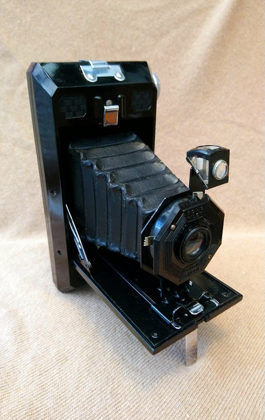 Soho Pilot Folding Camera. 1930's Art Deco, Bakelite. (ref Nos089Y)