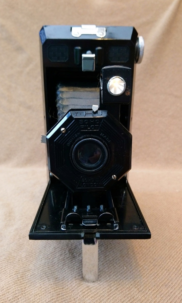 Soho Pilot Folding Camera. 1930's Art Deco, Bakelite. (ref Nos089Y)