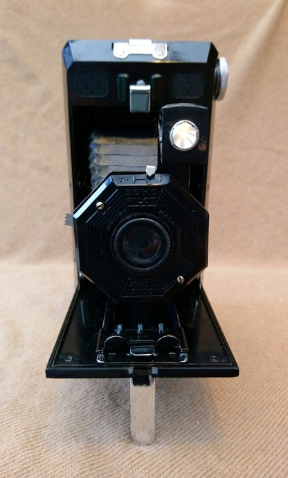 Soho Pilot Folding Camera. 1930's Art Deco, Bakelite. (ref Nos089Y)