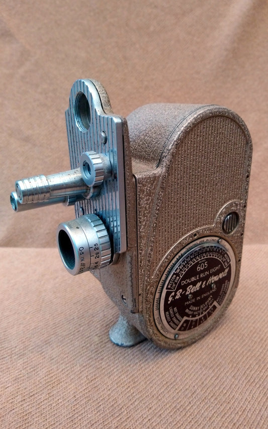 Bell & Howell Model 605 Double Run Eight Movie Camera 1950's. (ref nos127B)