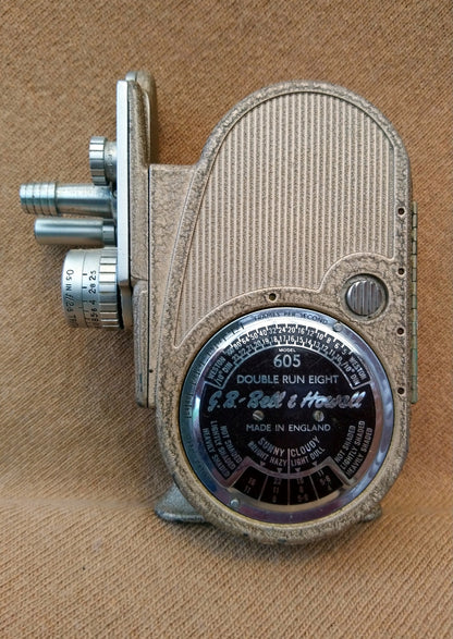 Bell & Howell Model 605 Double Run Eight Movie Camera 1950's. (ref nos127B)