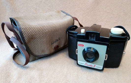 Kodak Brownie Cresta II Camera 1950's. (ref nos127E)
