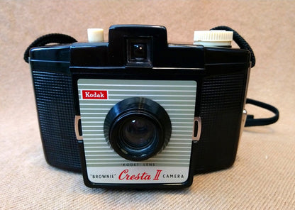 Kodak Brownie Cresta II Camera 1950's. (ref nos127E)