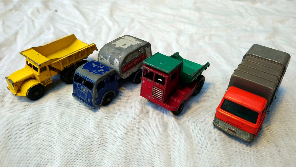 Lot of 4 Dumper Truck Models Matchbox size. (ref Nos138)