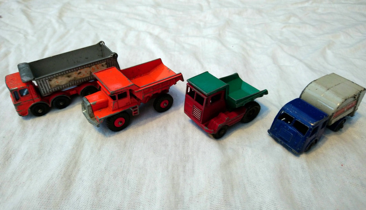 Lot of 4 Truck Models Matchbox size. (ref Nos140)
