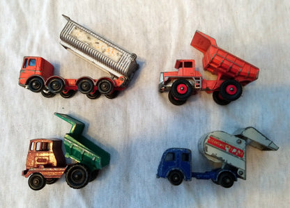 Lot of 4 Truck Models Matchbox size. (ref Nos140)