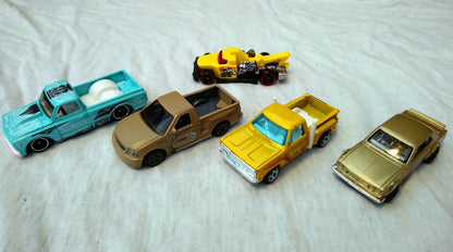 Lot of 5 Truck and Car Models Matchbox size. (ref Nos141)
