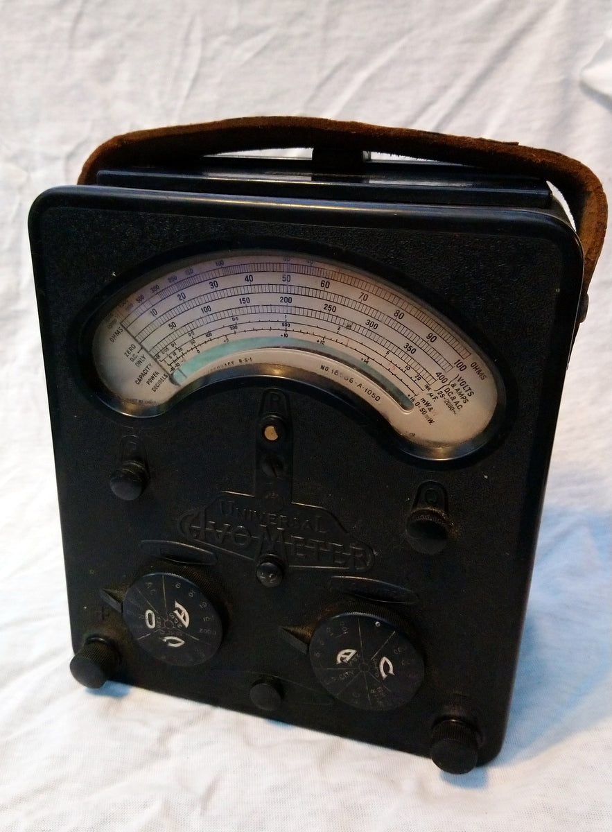 Universal Avometer Model 7 (1940's/50's) (ref Nos146)