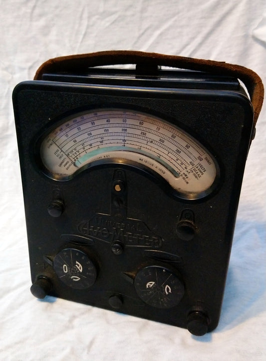 Universal Avometer Model 7 (1940's/50's) (ref Nos146)