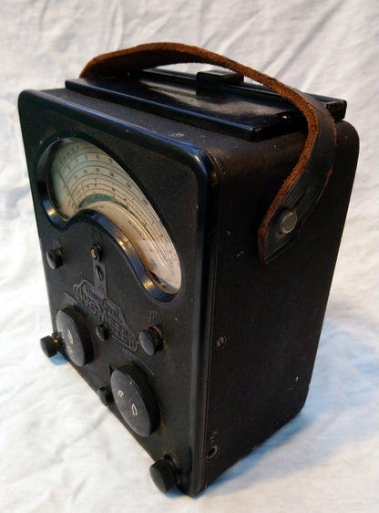 Universal Avometer Model 7 (1940's/50's) (ref Nos146)